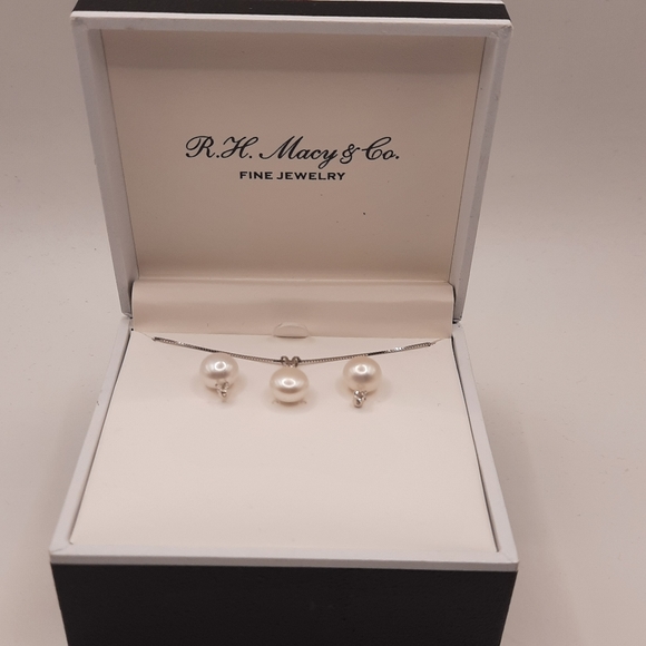 NWT Macys Pearl Necklace Set - Picture 1 of 6